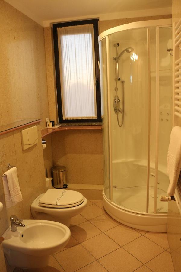 Hotel Garibaldi Vercelli Habitación foto